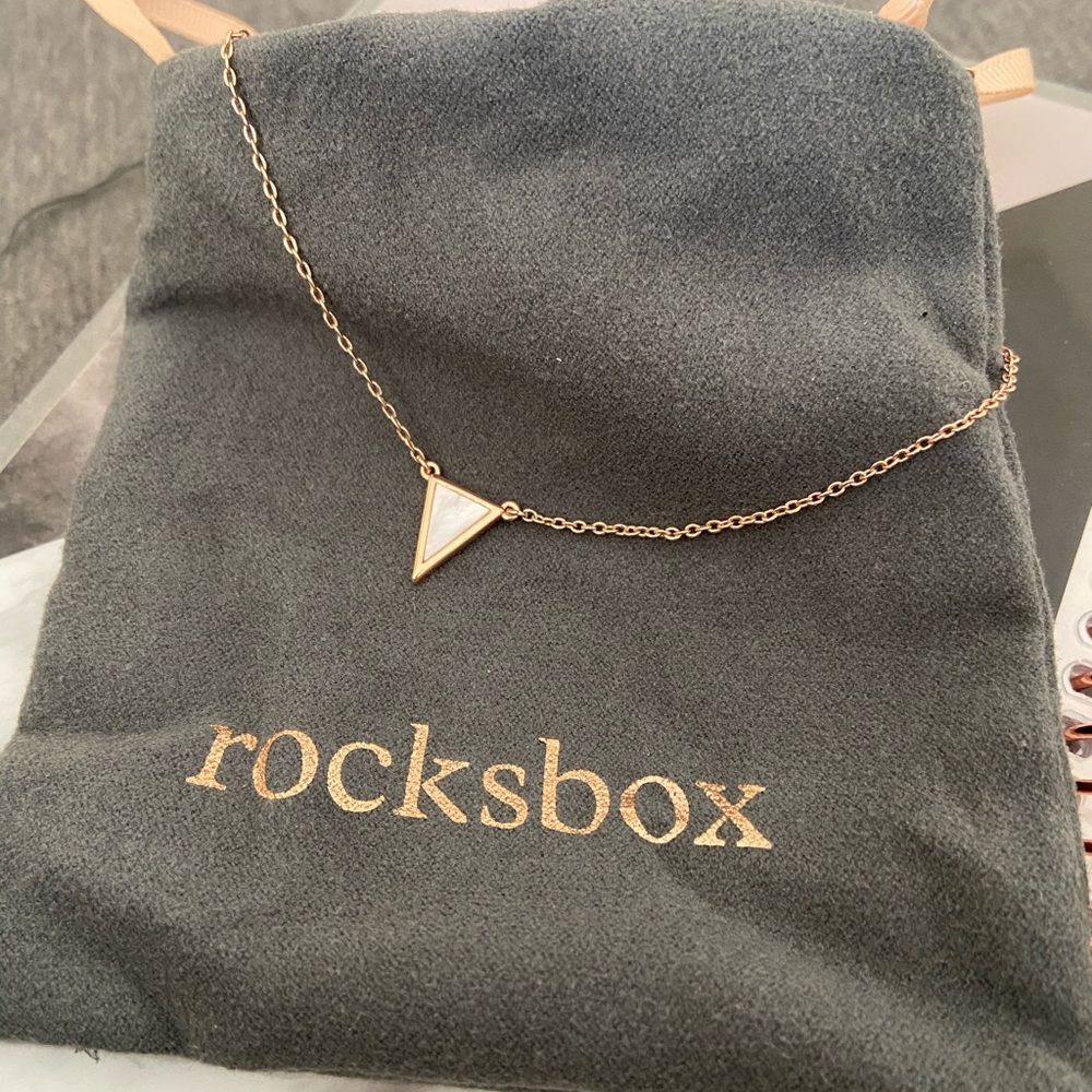 Rose gold pearl necklace